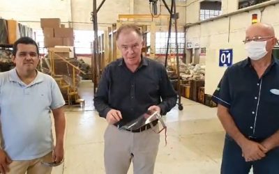 Empresas do setor do plástico produzem protetores faciais para profissionais de saúde durante pandemia